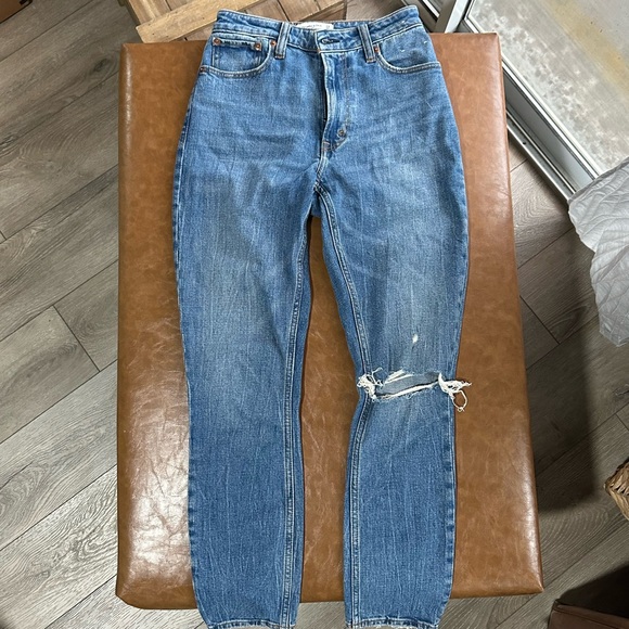 A&F Curve Love High Waisted Jean - Picture 5 of 5